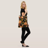 Herbst Orange Pumpkin Fall Pattern Tasche (Am Model)