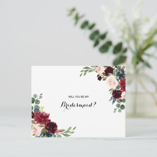 Herbst Rustikales Dazzling Burgundy Bridesmaid Einladungspostkarte (Stehend Vorderseite)