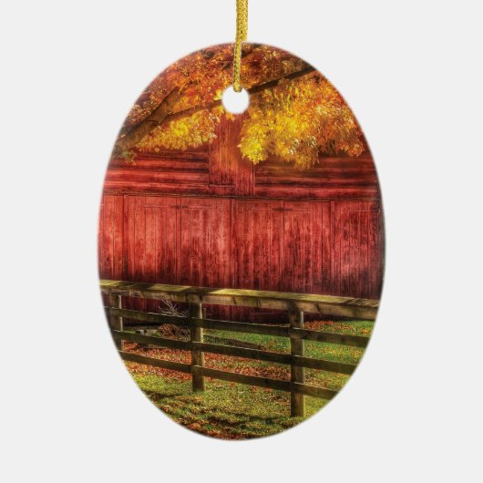 Herbst - Stall - Eine alte rote Scheune Keramikornament (Vorne)