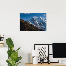 Herbst und Winter in schneebedeckten Bergen Poster