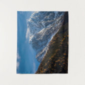 Herbst und Winter in schneebedeckten Bergen Wandteppich (Vorderseite)