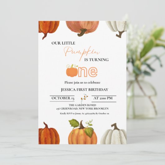 Herbst unser kleiner Kürbis, der einen ersten Gebu Einladung (Stehend Vorderseite)