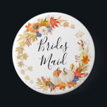 Herbst verlässt Kürbis-Brautjungfer Button<br><div class="desc">Unser Herbstbrautjungfernhochzeits-Partyknopf kennzeichnet ein schönes Herbstblatt u. winden Kürbise mit einem Hand beschrifteten Skript.
 Besichtigen Sie unser Geschäft,  um unseren Herbstlaub u. Kürbissammlung anzusehen.</div>