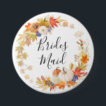 Herbst verlässt Kürbis-Brautjungfer Button<br><div class="desc">Unser Herbstbrautjungfernhochzeits-Partyknopf kennzeichnet ein schönes Herbstblatt u. winden Kürbise mit einem Hand beschrifteten Skript.
 Besichtigen Sie unser Geschäft,  um unseren Herbstlaub u. Kürbissammlung anzusehen.</div>