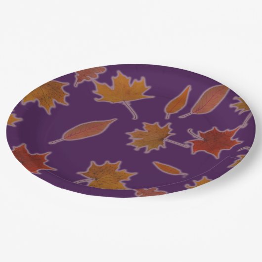 Herbst verlässt photographisch auf pappteller (Schrägansicht)