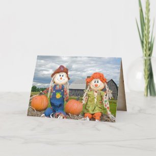 Herbst-Vogelscheuchen auf einem Heuballen Karte