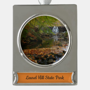 Herbst-Wasserfall und Bach Pennsylvania Natur Banner-Ornament Silber