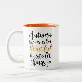 Herbst zeigt uns zweifarbige tasse