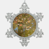 Herbstausstiege und Streams-Reflektion bei Greenbe Schneeflocken Zinn-Ornament (Vorderseite)