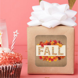 Herbstbauernhaus farbige Herbstblätter auf Burlap Quadratischer Aufkleber