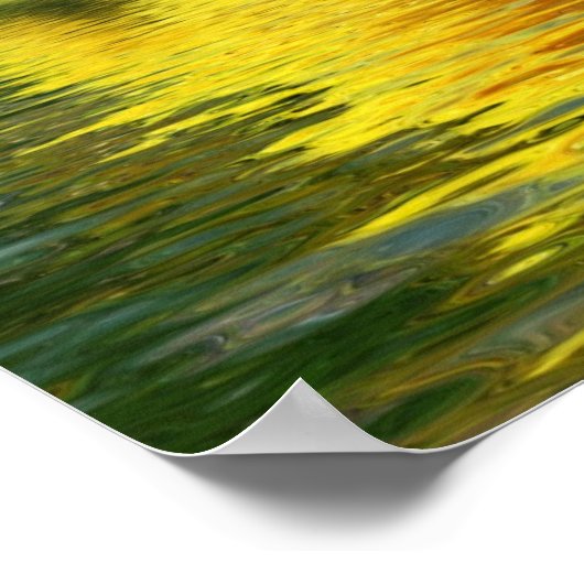 Herbstbaum im Wald mit Reflektion Poster (Ecke)