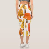 Herbstbäume, nahtloses Muster. Capri Leggings (Rückseite)