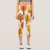 Herbstbäume, nahtloses Muster. Capri Leggings (Vorderseite)