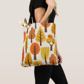 Herbstbäume, nahtloses Muster. Tasche (Von Nahem)