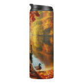 Herbstbäume & See mit Enten Thermosbecher (Nach rechts gedreht)