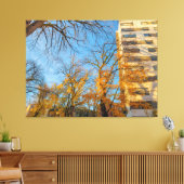Herbstbäume und Gebäude-Fassade Leinwanddruck (Insitu (Wohnzimmer))