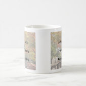 Herbstbäume und Picketzaun Kaffeetasse (Mittel)