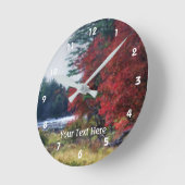 Herbstbaumen an der Grenze zur Natur Runde Wanduhr (Winkel)