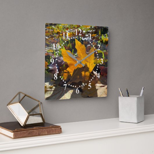 Herbstblatt in der Sonne Quadratische Wanduhr (Büro)