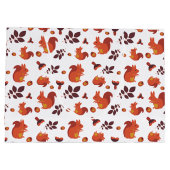 Herbstblätter, Akronen und Eichhörnchenmuster Große Geschenktüte (Rückseite)