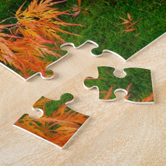 Herbstblätter auf der Portland Japan Garden Maple Puzzle (Seite)