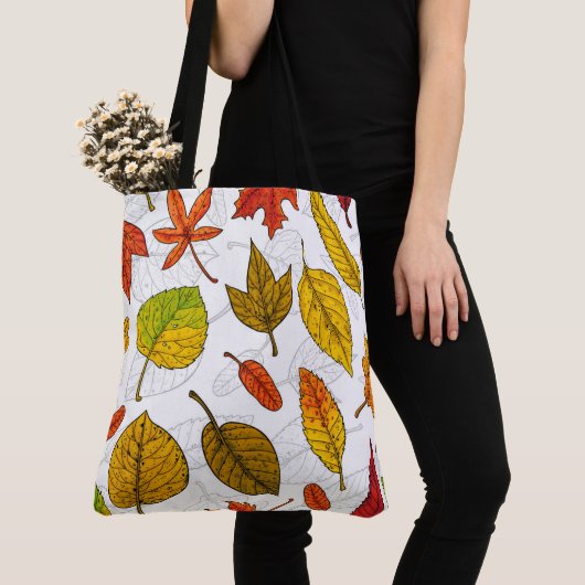 Herbstblätter auf weiß tasche (Von Nahem)