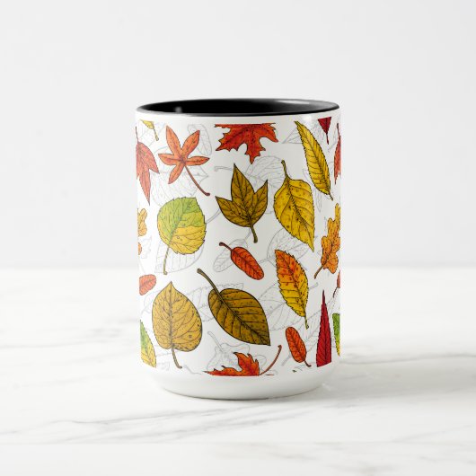 Herbstblätter auf weiß tasse (Zentrum)