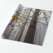 Herbstblätter fallen unter Waldblatt Geschenkpapier (Ungerollt)