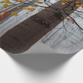 Herbstblätter fallen unter Waldblatt Geschenkpapier (Ecke)