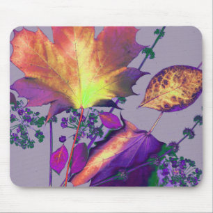 Herbstblätter in Flieder Mousepad