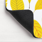 Herbstblätter in Gelb Mousepad (Ecke)