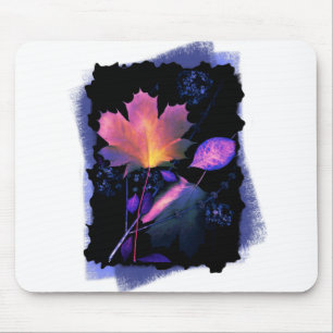Herbstblätter in Neon und Blau Mousepad