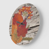 Herbstblätter und Blume auf der Holzuhr Große Wanduhr (Winkel)