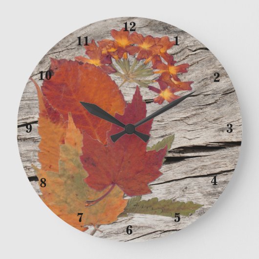 Herbstblätter und Blume auf der Holzuhr Große Wanduhr (Vorderseite)