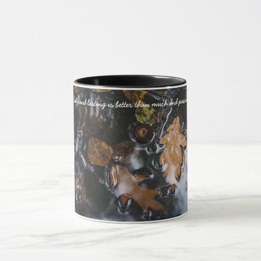 Herbstblätter und Eichen in geheimnisvollen Gewäss Tasse (Zentrum)