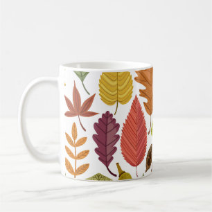 Herbstblätter: Vintager weißer Hintergrund. Kaffeetasse
