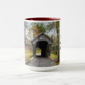 Herbstbräuner überdachte Brücke NH Tasse (Zentrum)