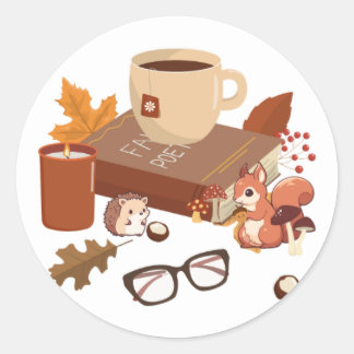 Herbstbuchszene mit niedlichen Kreaturen Runder Aufkleber