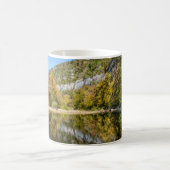 Herbstdenken am Buffalo National River Kaffeetasse (Mittel)