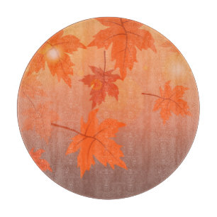 Herbstdesign mit Ahornblättern und Bokeh-Effekt Schneidebrett