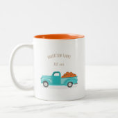 Herbsternte Vintager Blauer LKW Zweifarbige Tasse (Links)