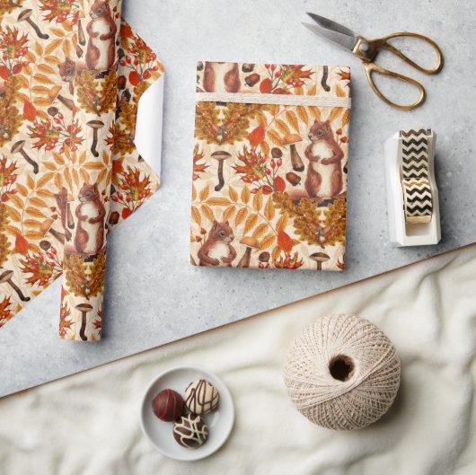 Herbstfalke auf Weiß Geschenkpapier (Basteln)