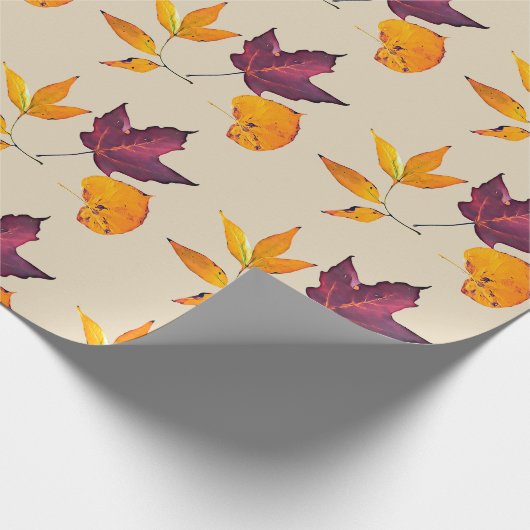 Herbstfallfarbene Blätter Geschenkpapier (Ecke)