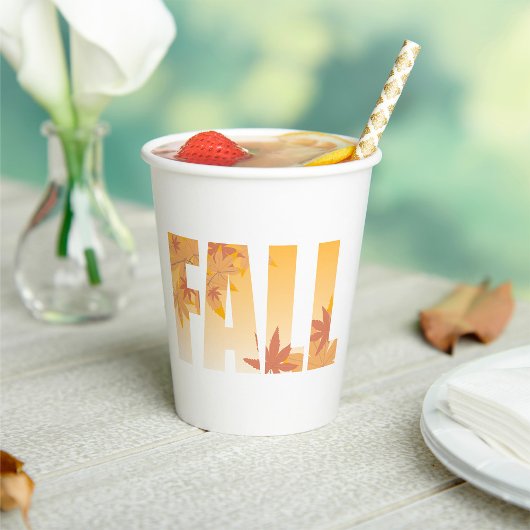 Herbstfalltypografie-Design mit Blätter Pappbecher