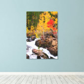 Herbstfarbe entlang Bischof Creek, CA Leinwanddruck (Insitu (Holzboden))