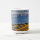 Herbstfarben auf Aspen Groves Kaffeetasse (Mittel)