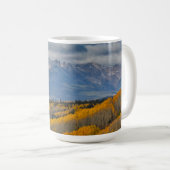 Herbstfarben auf Aspen Groves Kaffeetasse (VorderseiteRechts)