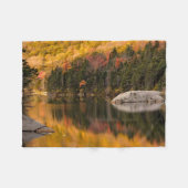 Herbstfarben auf dem Biberteich Fleecedecke (Vorderseite (Horizontal))