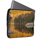 Herbstfarben auf dem Biberteich Laptopschutzhülle (Vorne Rechts)