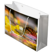 Herbstfarben Große Geschenktüte (Vorderseite Schrägansicht)